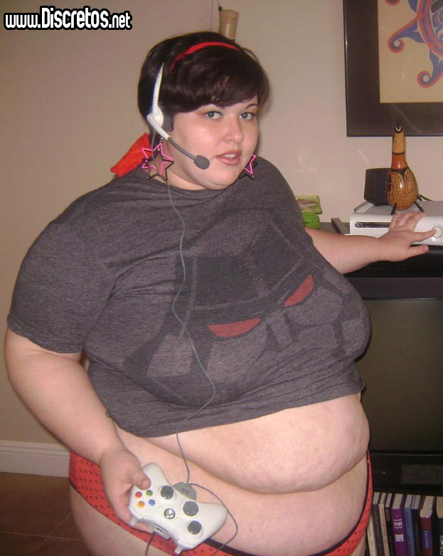 shes sooo sexy and likes video games too...what a catch!!