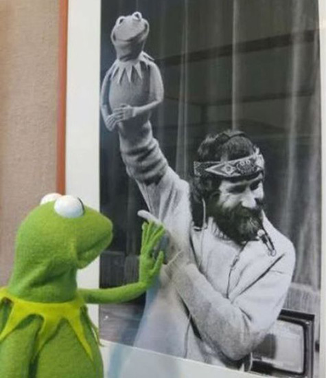 Now look at this photo of Kermit the frog paying tribute to his dad.