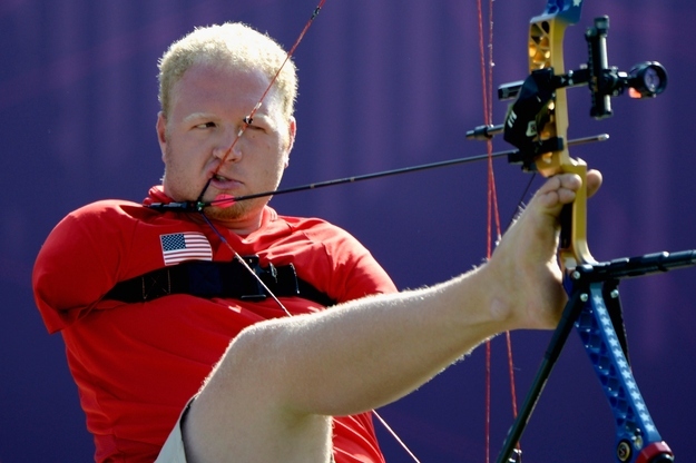 This is Matt Stutzman. He's a 29-year-old American paralympic archer from Kansas who was born without arms.