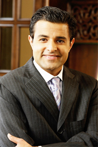 Dr. Vishal Kapoor, a Southern California native received his medical degree from Tufts University School of Medicine in Boston, where he graduated with the highest honor, Alpha Omega Alpha, putting him in the top 10 of his class. He then went on to complete a rigorous six-year residency in the prestigious combined General and Plastic surgery progra