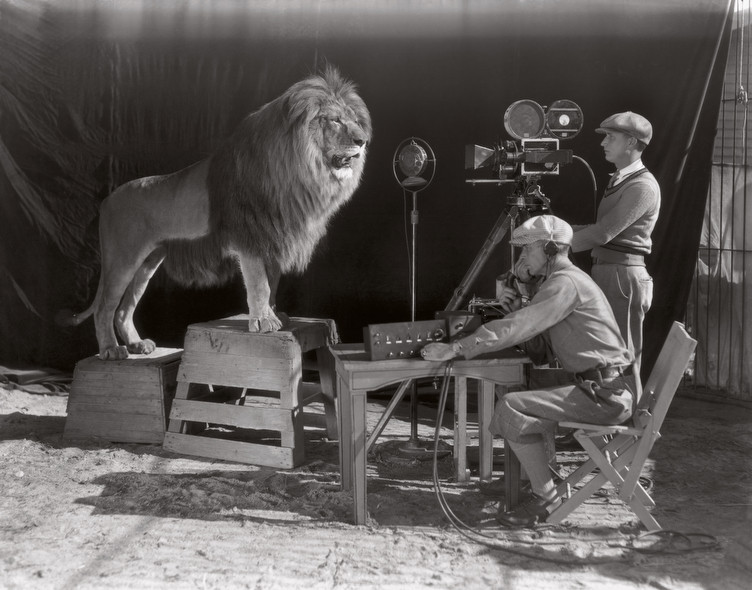 The beginning of the Hollywood era: the filming of the MGM screen credits, 1928