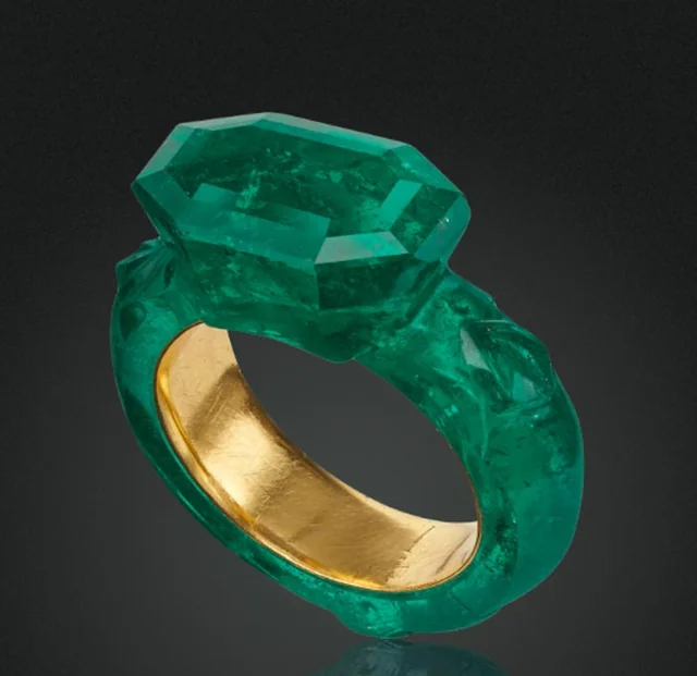 A Mughal emerald and gold ring, 16-17th century CE, sold at Christie's in 2019.