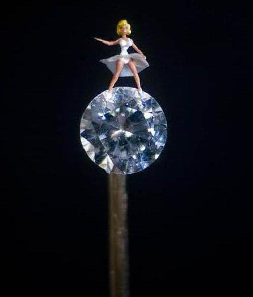 Marilyn Monroe on a Diamond