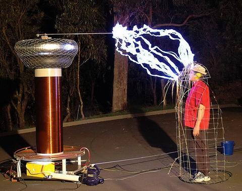 Tesla High Voltage Generator