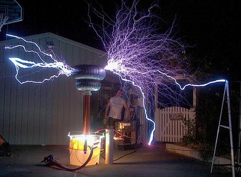 Tesla High Voltage Generator