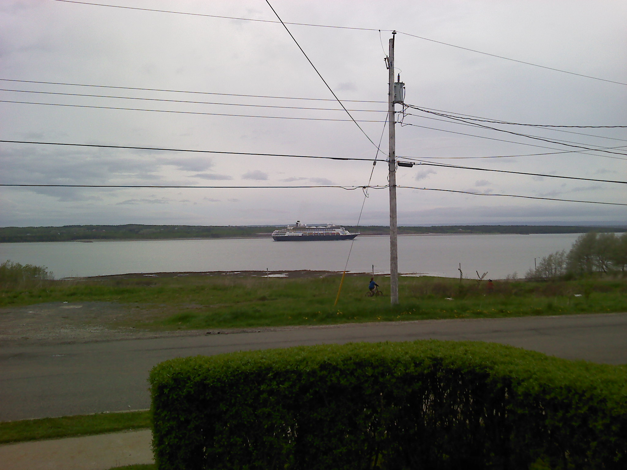Cruise Ship leaving with a lot of Tourists from North America and Rest of the World because the Rain is Coming.