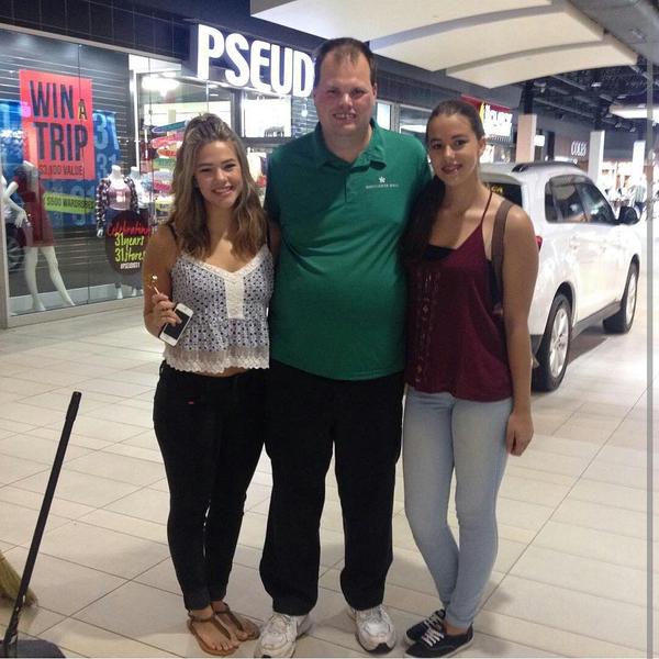 Another 2 of my fans got in a picture taken with me at the Mayflower Mall since I do a ton of YouTube videos, weather reports, my dancing videos and my own comedy show. and i am worldwide famous celebrity and it is going up nonstop and i am doing very well.


http://www.frankiewithlotsoffans.blogspot.ca