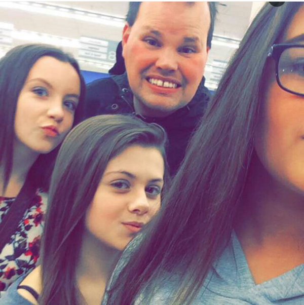 Another 3 Girls just got in a Picture Taken with Frankie MacDonald and i like and these girls love me so much and i do so good on my YouTube Videos and my Weather Reports and i am doing well on the internet and i have a ton of fans out there.


Frankie MacDonald


http://www.frankiewithlotsoffans.blogspot.ca