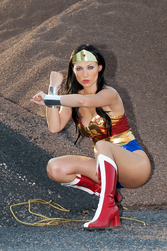 Sexy Wonder Woman Cosplay - Picture | eBaum's World