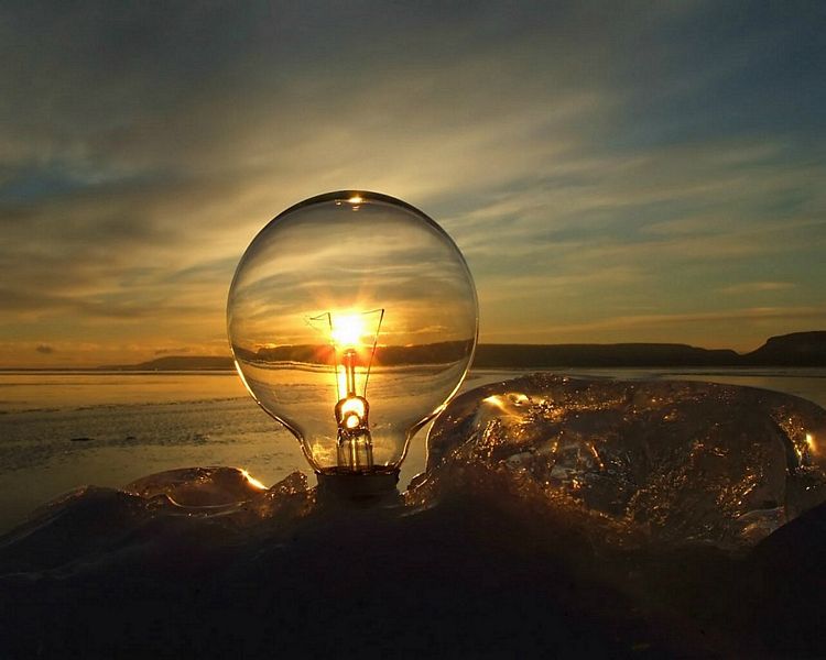 Awesome light bulb-sunrise shot