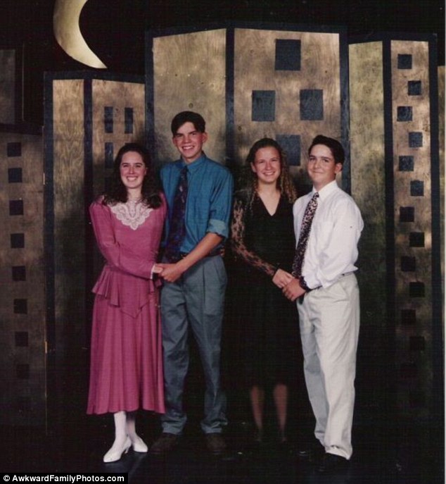 16 Awkward Prom Pictures