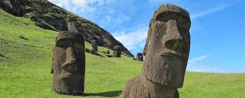 The discovery was published a few weeks ago: The Statues of Easter Islands have a body! They were only known as big heads, now we know they hide many secrets, more than half have been underground now we see bodies and hands.