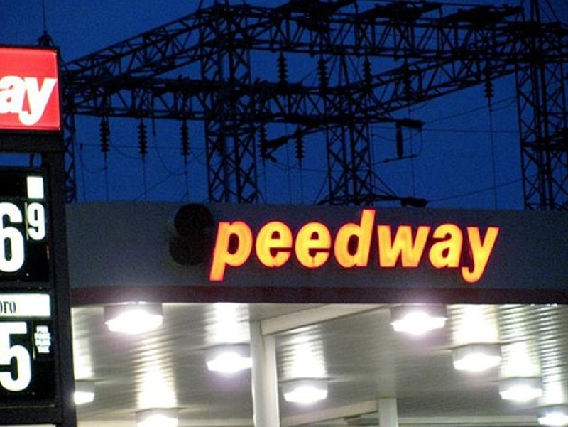 neon sign - peedway oro