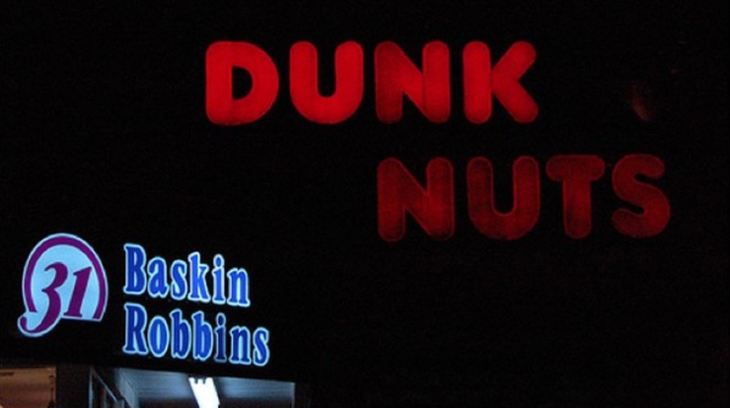 neon sign - Dunk Nuts