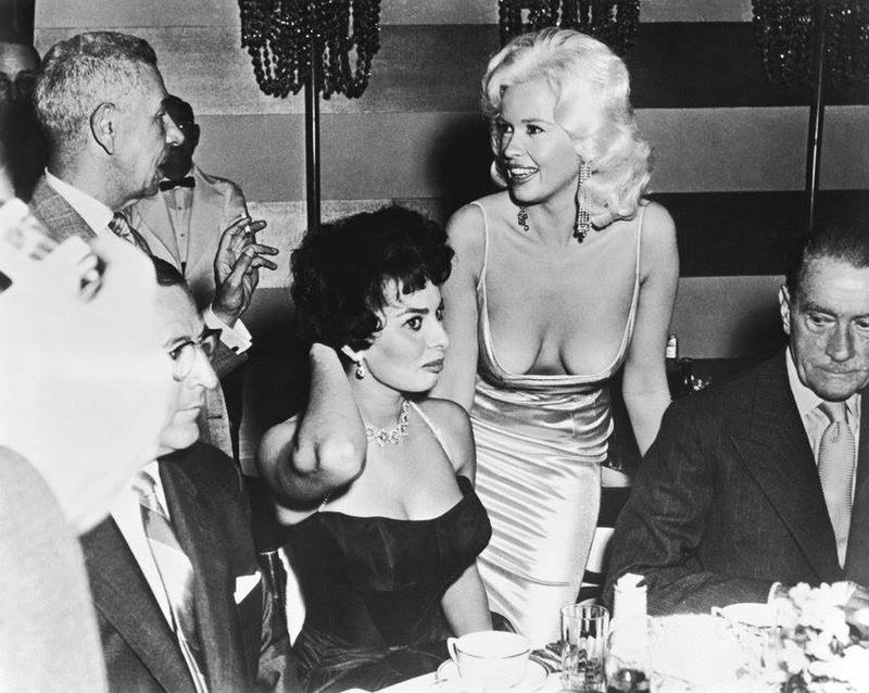 Jayne Mansfield makes an appearance at Sophia Loren's table 1957