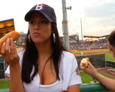 32  hot dog pictures.