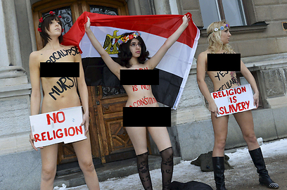 egypt nude protest - Calipse 20 Isi Mur Recuad Religion Consid Slavery No Religion