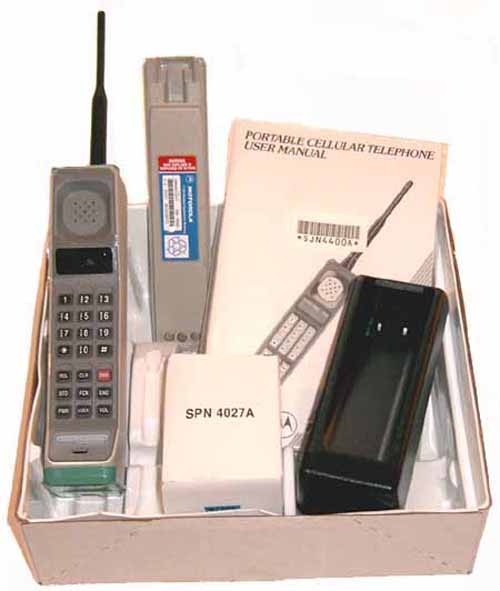 In 1983 the Motorola DynaTAC 8000X received approval from the FCC and become the world’s first commercial handheld cellular phone.