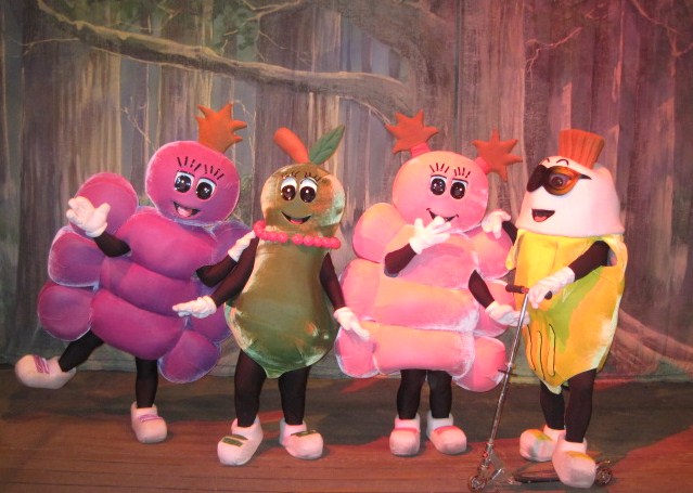 Pre-school childrens live character show. All characters are played by dwarf actors represented by Oh So Small Productions Ltd.