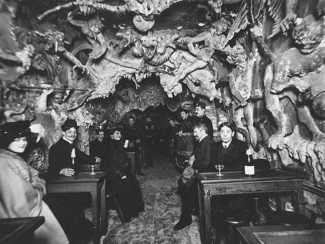 Patrons at Hell's Cafe in Paris, which shut down some time in the mid-20th century.