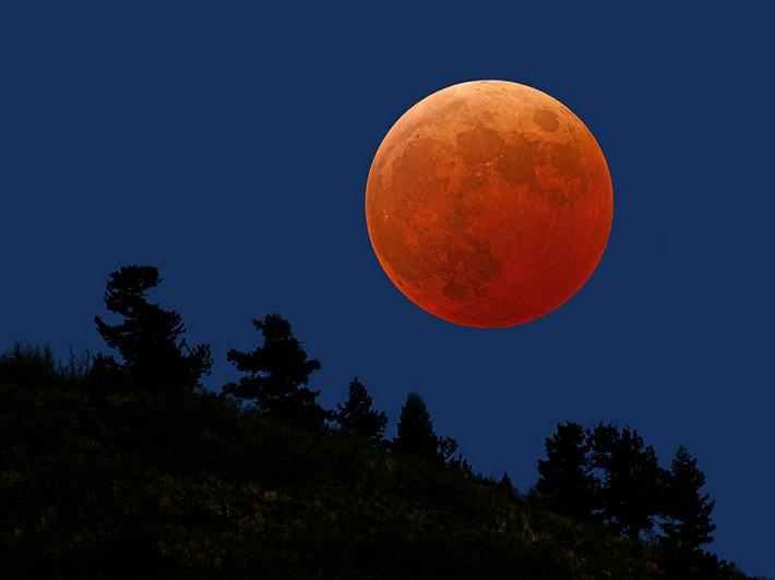 red full moon