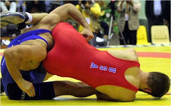 14 Incredibly Timed Photos With Horrific Finishes
