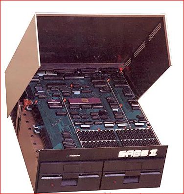The Sage II, didn't look awesome. It was physically smaller than an Apple II, but packed a true 16 bits CPU and 512 KB of RAM. Only 128 KB were left free for the user, the remaining 384 KB being used as a RAM disc.