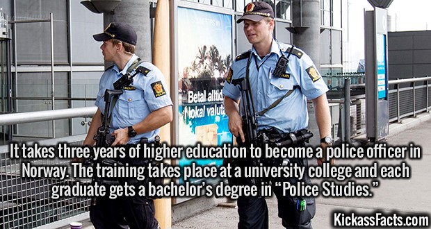 norwegian police - . Betal alltid Mlokal valut, It takes three years of higher education to become a police officer in . Norway. The training takes place at a university college and each Eeeeeeeeeee graduate gets a bachelor's degree in "Police Studies." K