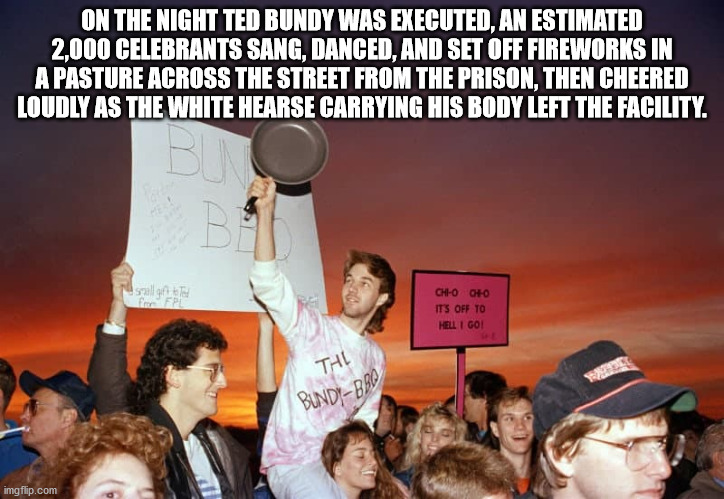 crowd outside bundy's execution - On The Night Ted Bundy Was Executed. An Estimated 2,000 Celebrants Sang, Danced, And Set Off Fireworks In A Pasture Across The Street From The Prison, Then Cheered Loudly As The White Hearse Carrying His Body Left The Fac