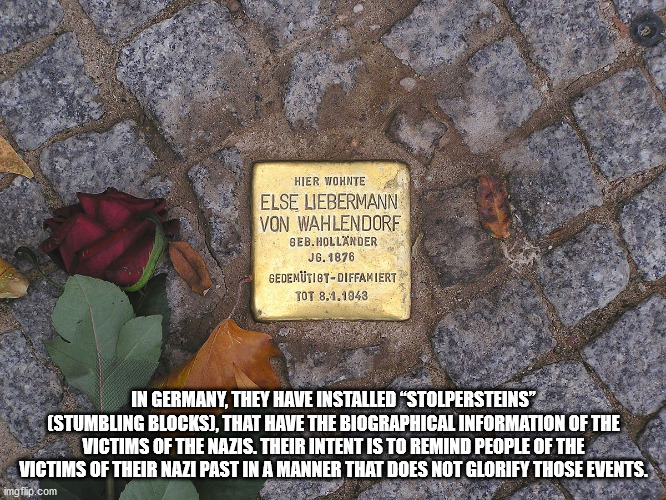 Hier Wohnte Else Liebermann Von Wahlendorf Geb.Hollander Jg. 1876 GedemtigtDiffamiert Tot 8.1.1943 In Germany, They Have Installed "Stolpersteins" Stumbling Blocks, That Have The Biographical Information Of The Victims Of The Nazis. Their Intent Is To…