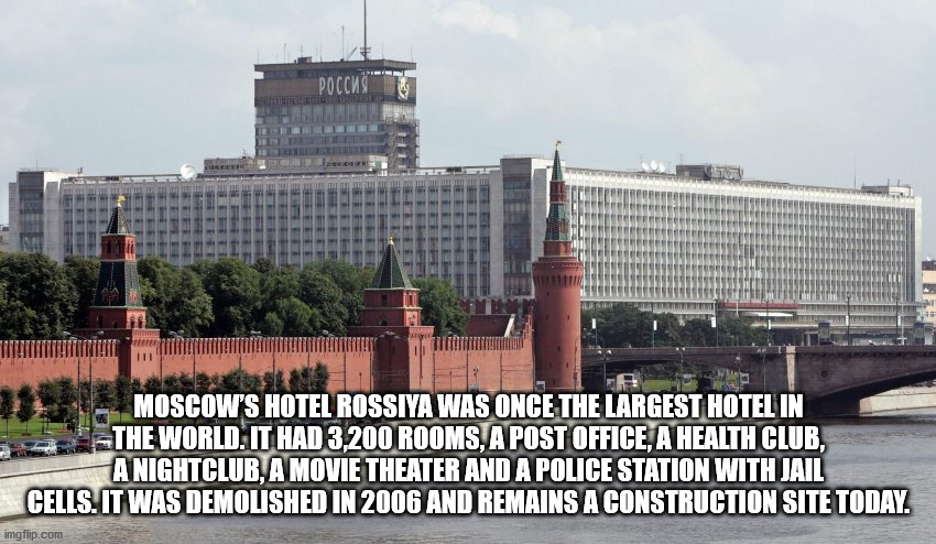 hotel rossiya - Twit Moscow'S Hotel Rossiya Was Once The Largest Hotel In The World. It Had 3,200 Rooms, A Post Office, A Health Club, A Nightclub, A Movie Theater And A Police Station With Jail Cells. It Was Demolished In 2006 And Remains A Construction 