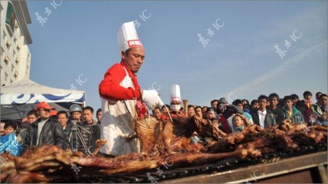 Chinese Chef Roasts 136 Goats at a Time
