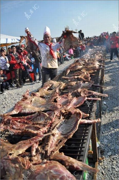 Chinese Chef Roasts 136 Goats at a Time
