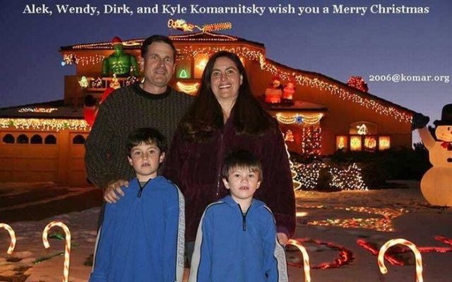 The Most Awkward Family Holiday Photos