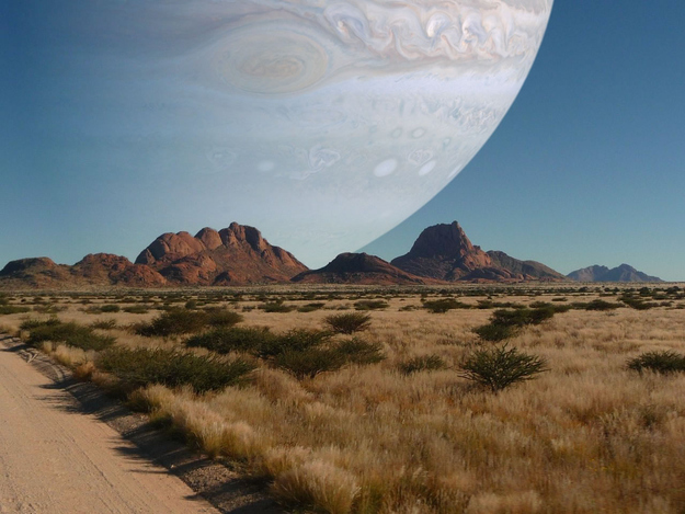 Here's what Jupiter would look like if it were the same distance to Earth as the Moon: