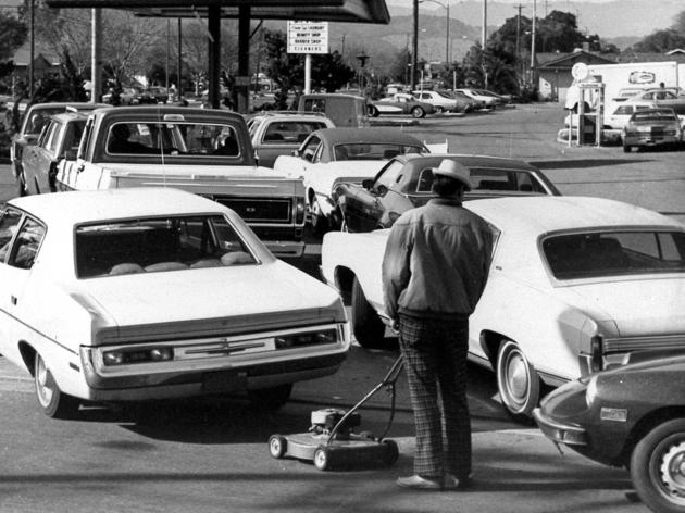 Looks like a bad day to mow your lawn. Pictured are lineups at a gas station during the 1973 fuel shortage.