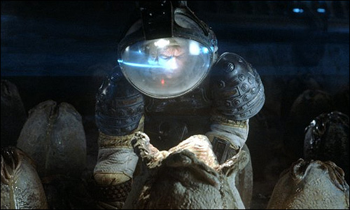 According to Ridley Scott, the mechanism that was used to make the alien egg open was so strong, that it could tear off a hand.