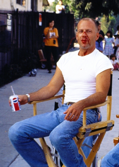 Harvey Keitel convinced his friend Bruce Willis to take part in the film, knowing that Willis had been a big fan of Reservoir Dogs.