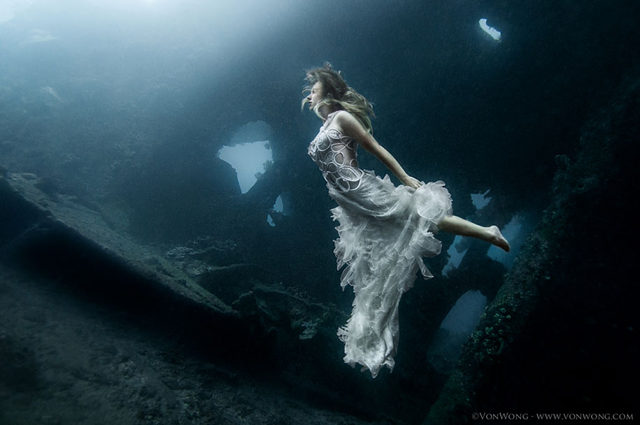 underwater shipwreck photoshoot