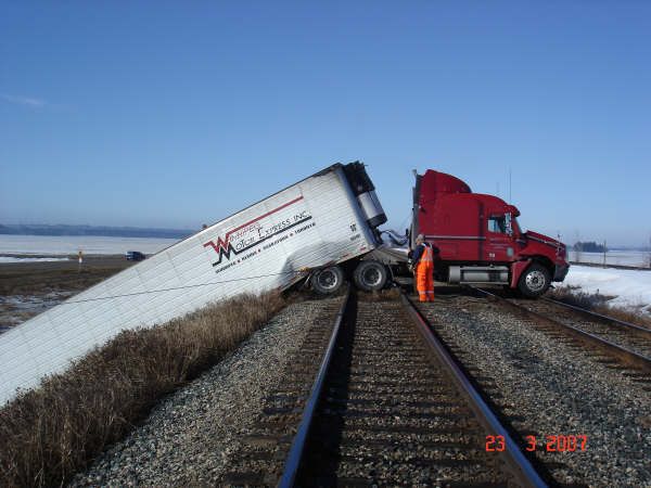 This Trucker Didnt Quite Make It Over The Tracks