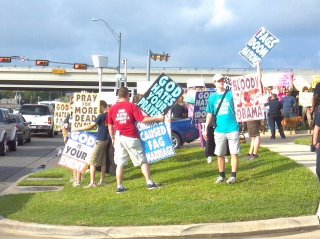 WBC protesting outside FORT HOOD TX, didn't last long... Just another reason not to believe in Church