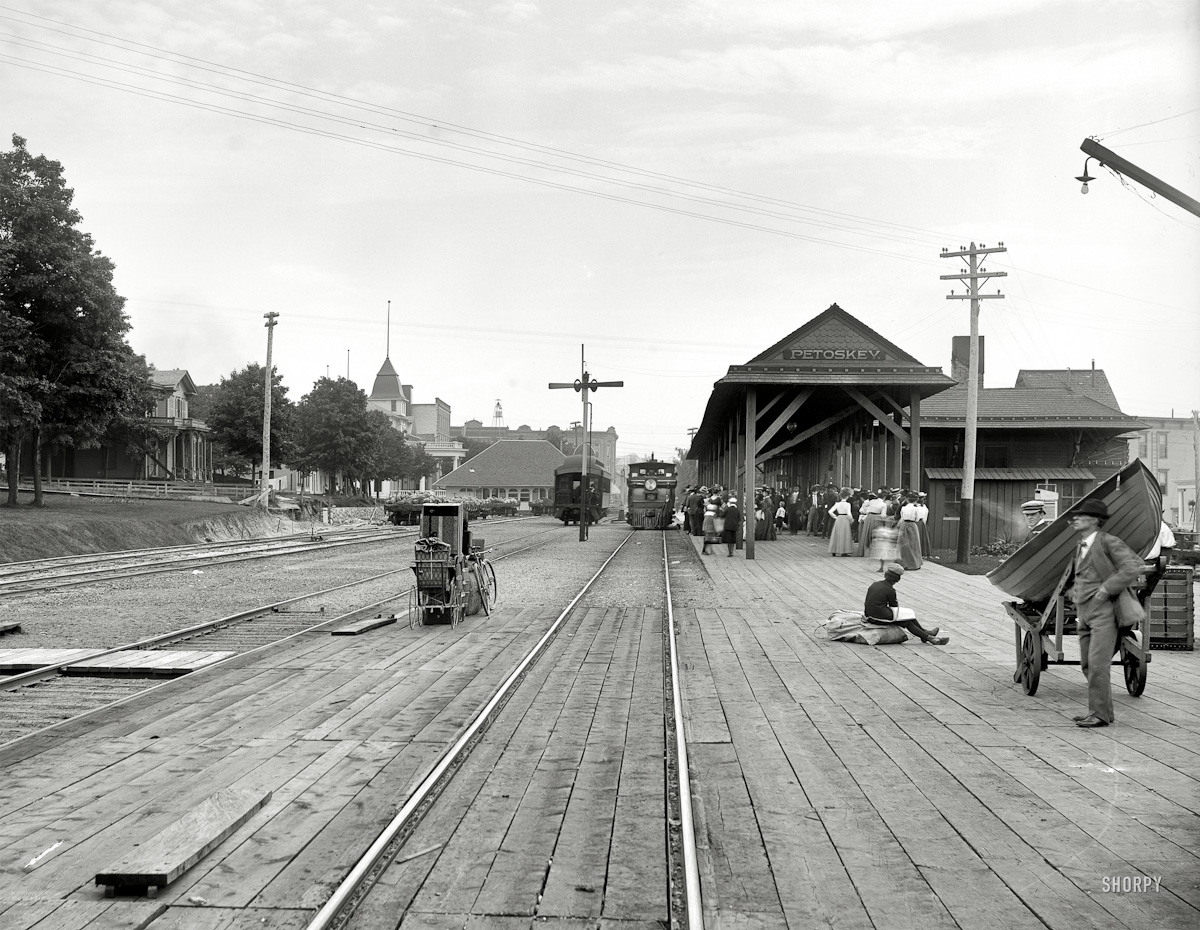 026  1901  Petoskey , Michigan . "Grand Rapids  Indiana R.R. station"