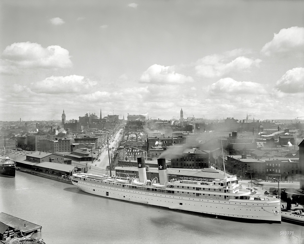045  1905  Buffalo , New York . "Looking up Main Street . Steamer North Land at Long Wharf "