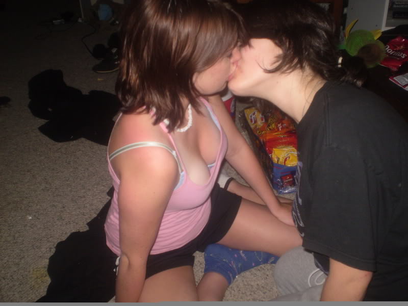 Lesbians Experimenting Pictures