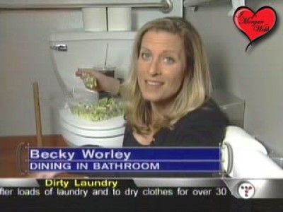 25 Filthy People Eating in the Bathroom