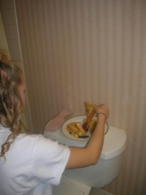 25 Filthy People Eating in the Bathroom