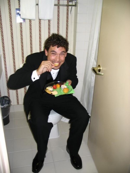 25 Filthy People Eating in the Bathroom