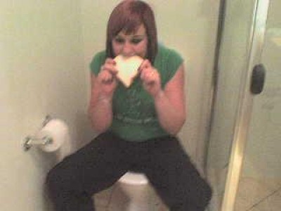 25 Filthy People Eating in the Bathroom