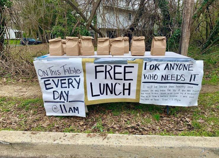 feel good friday wholesome memes - wholesome posts - On This Table Every Day Free Lunch For Anyone Who Needs It will be leaving some healthy Sack Luaches on this trible for you if you are mulige Sienk Mt. Ma with Love by a sign Gratar Korew I will tre Thi