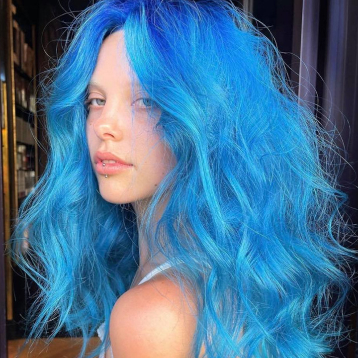 Girl's Sister Accidentally Dyes Her Hair Blue and She Wonders if She's the A**Hole